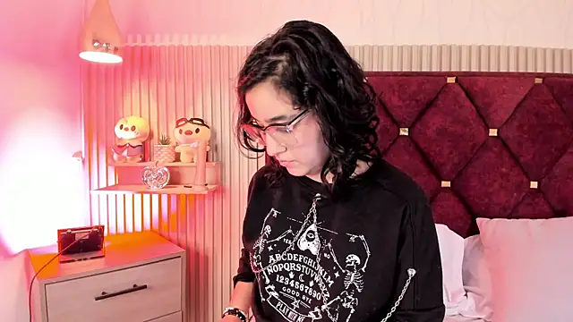 צ'אט XXX בשידור חי של Kiri_Velvet