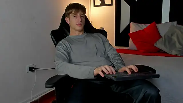 Ostin_Saints' Live XXX Chat
