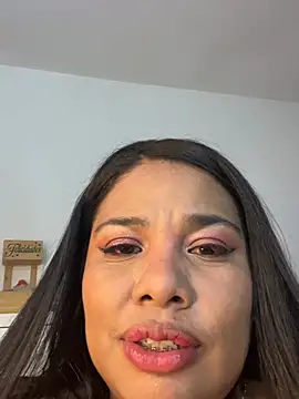 Rashell1_Queen's Live XXX Chat