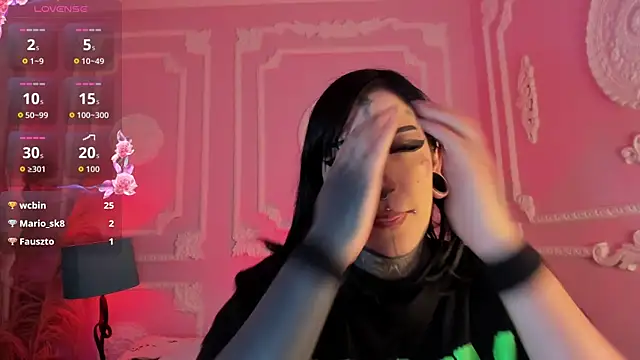 Kat_VonDe's Live XXX Chat