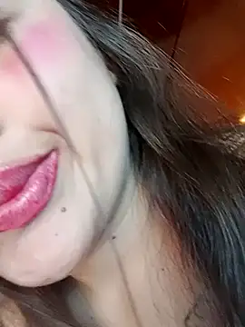 Maralains 现场XXX聊天