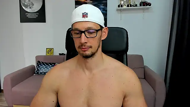 BrutusK08 Adlı Modelin Canlı XXX Sohbeti