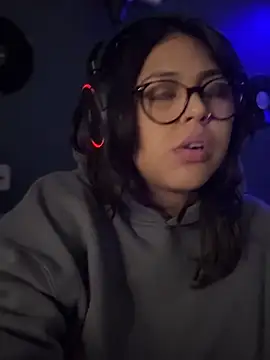 XXX chat uživo modela miacanela_xo