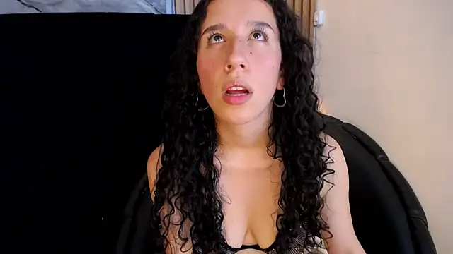 Chat +18 de Zafira_Cass ao vivo