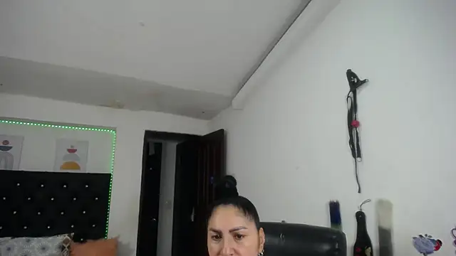 mature_bigboobs10n Live XXX chat