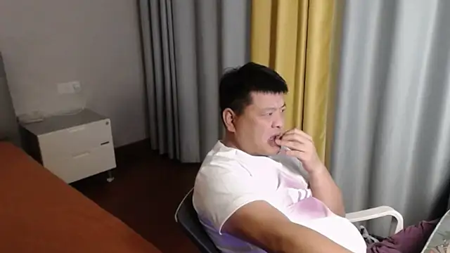 zhang1118 Adlı Modelin Canlı XXX Sohbeti