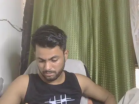Stubborndesiboy – Naživo XXX chat