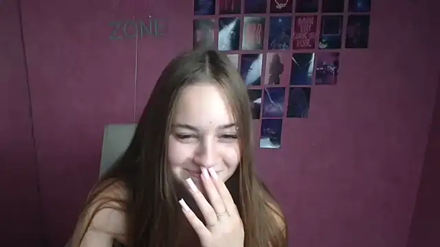Holly_Mooon_ Adlı Modelin Canlı XXX Sohbeti