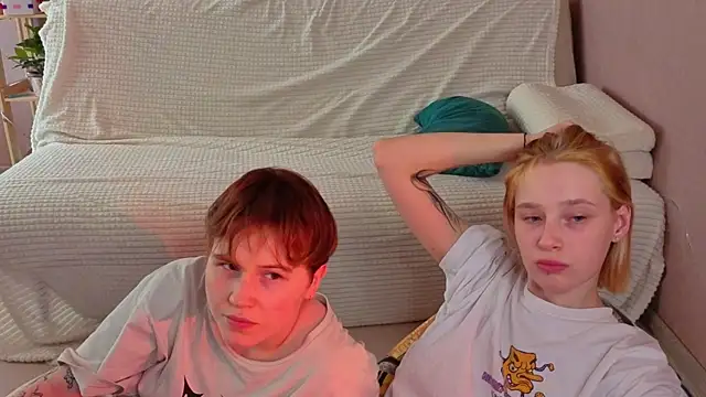 Chat +18 de two_gerls_here ao vivo