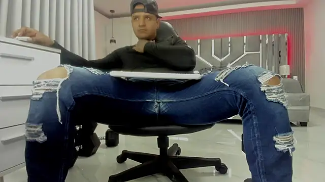 Chat +18 de master_leather ao vivo