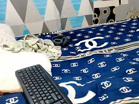 Онлайн чат XXX Trish_CurveCock