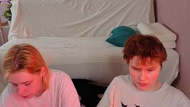 two_gerls_here Live XXX Chat