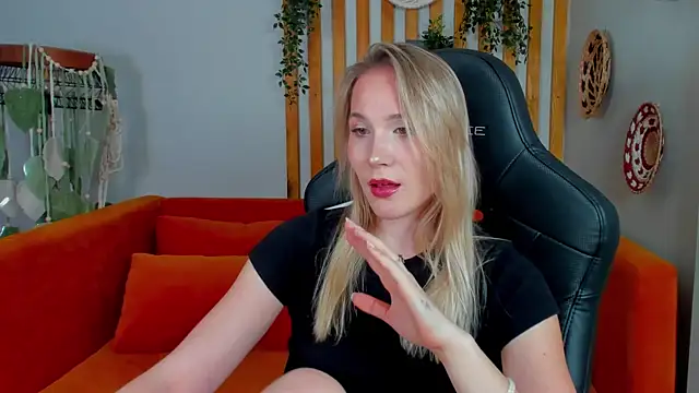 ElaraVoltage Chat XXX live