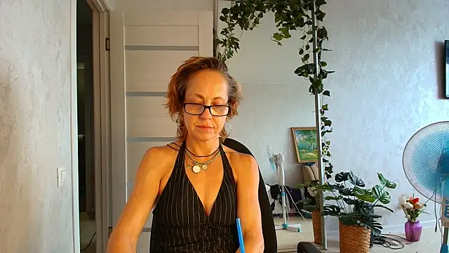 LioraWeiss Adlı Modelin Canlı XXX Sohbeti