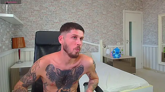 JonahShaw Adlı Modelin Canlı XXX Sohbeti