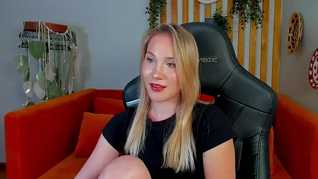 ElaraVoltage Adlı Modelin Canlı XXX Sohbeti