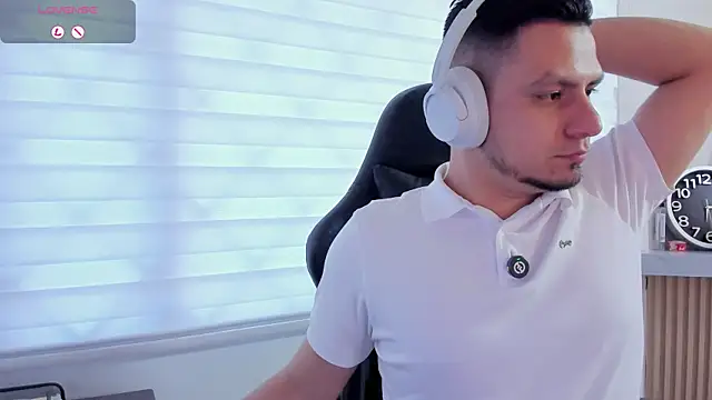 Chat +18 de Rick_Adams ao vivo