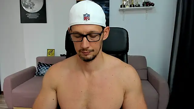 BrutusK08's Live XXX Chat