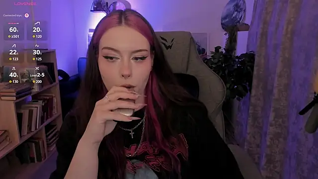 צ'אט XXX בשידור חי של CoraMiel
