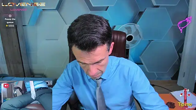 SteveTiger élő XXX-chatje