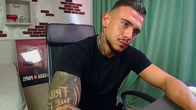 دردشة ElijahThorne الجنسية المباشرة