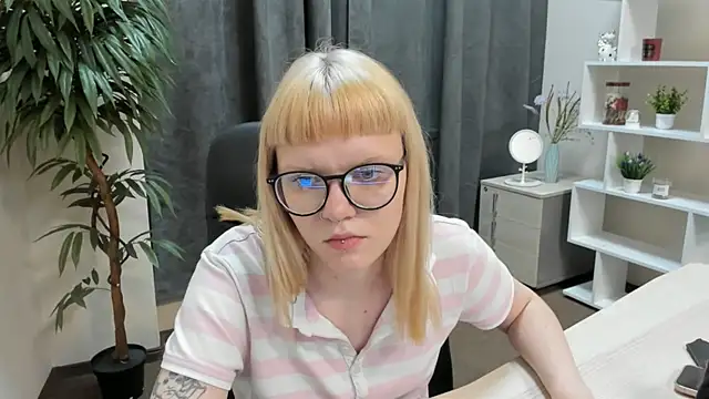 VanitaHymas' Live XXX Chat