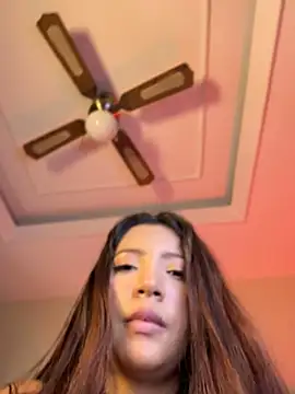 Chat +18 de Pushaina__1 ao vivo