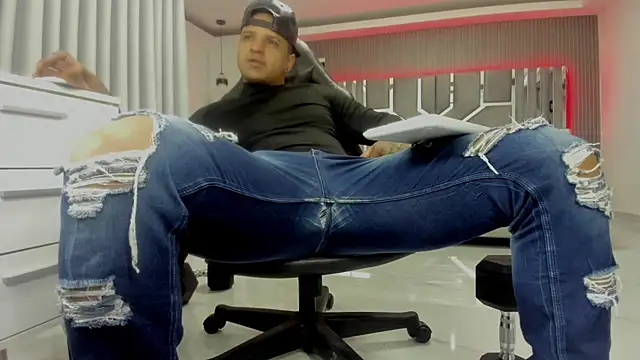XXX chat uživo modela master_leather