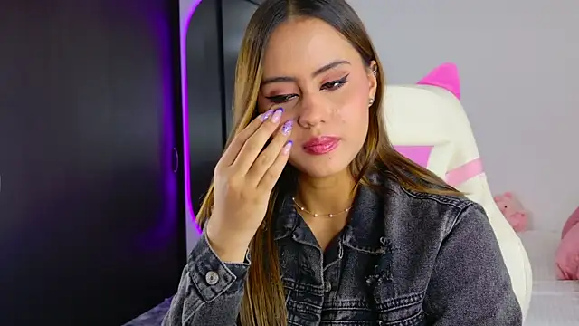 Chat +18 de hailey_martins ao vivo
