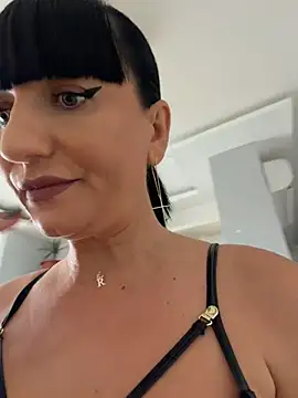 MysticCleo live XXX chat