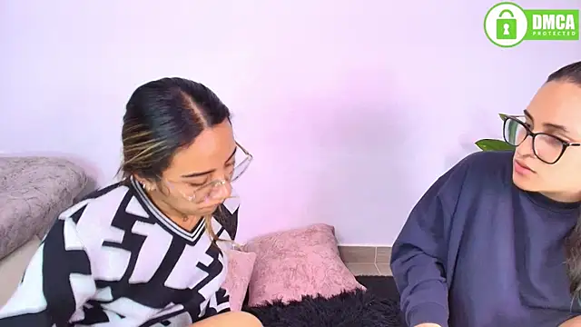 Jules_n_Gia's Live XXX Chat