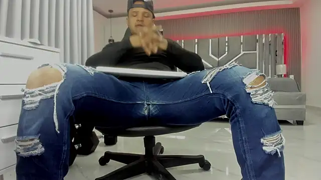 Czat XXX na żywo – master_leather
