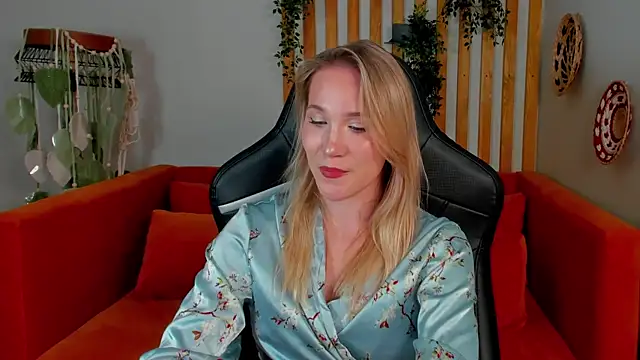 ElaraVoltage's Live XXX Chat