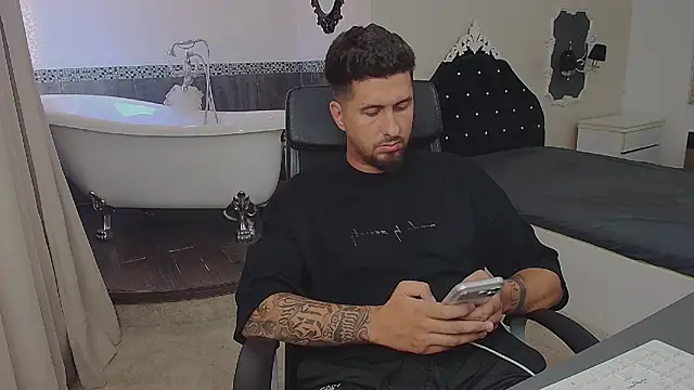 Онлайн чат XXX LoganStroud