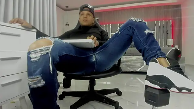XXX chat uživo modela master_leather