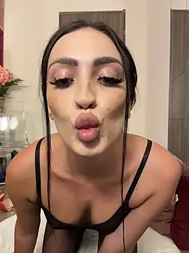 VictoriaLanes' Live XXX Chat