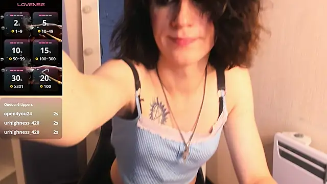 Chatroom XXX en direct de MickeQuinee