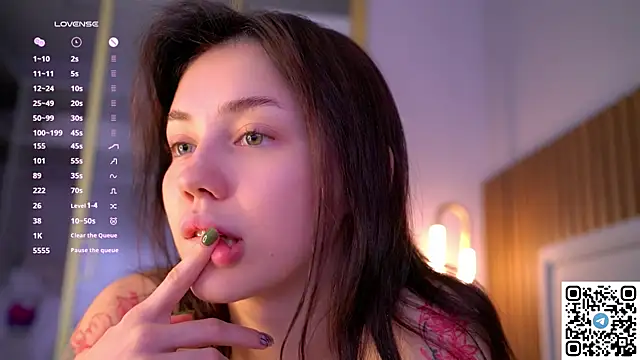 AlmedaRenova's Live XXX Chat
