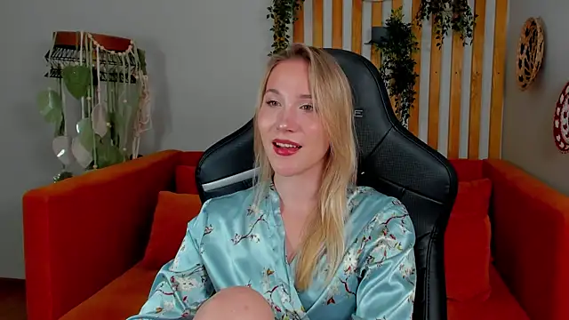 ElaraVoltage's Live XXX Chat