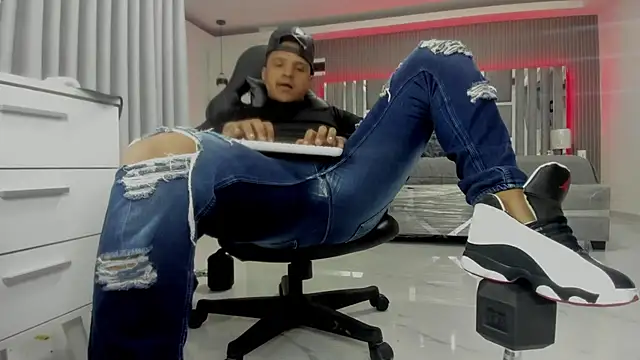 XXX chat uživo modela master_leather