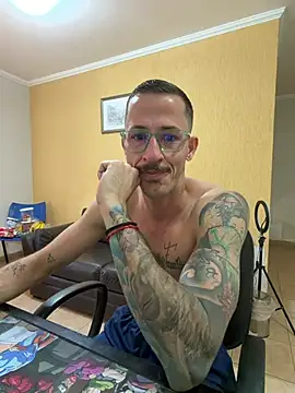 XXX chat uživo modela MeladoDiMel