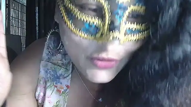 SimmiQueen_77 Adlı Modelin Canlı XXX Sohbeti