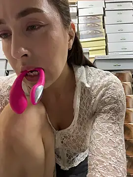 Holly_Play: απευθείας συνομιλία ΧΧΧ