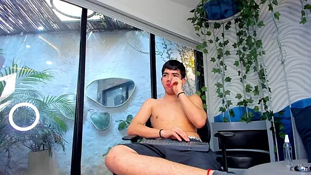 AxelStong Chat XXX live