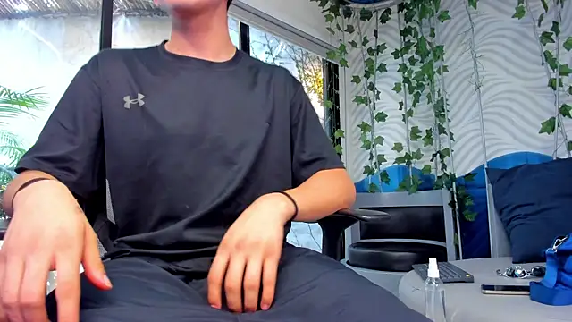 AxelStong live XXX chat