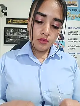 MAYE__13 – Naživo XXX chat