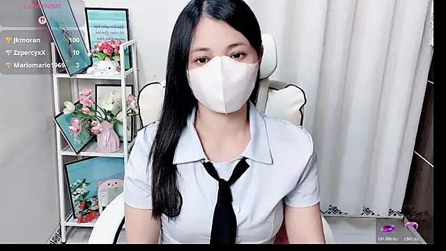 Chat XXX en directo de Clover_Nhi
