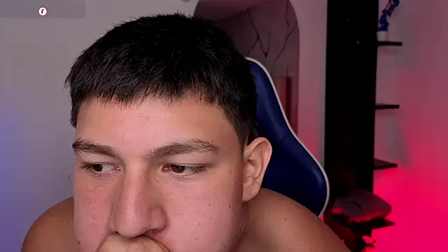 JamesCr_ Chat XXX in diretta