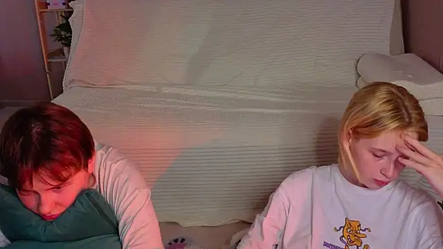 two_gerls_here Live XXX Chat