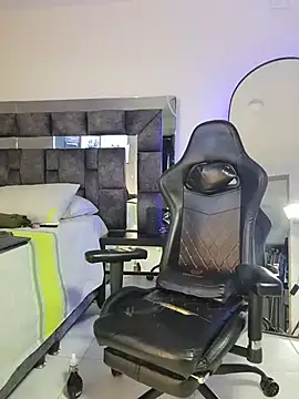 johnjaguar1_ Adlı Modelin Canlı XXX Sohbeti